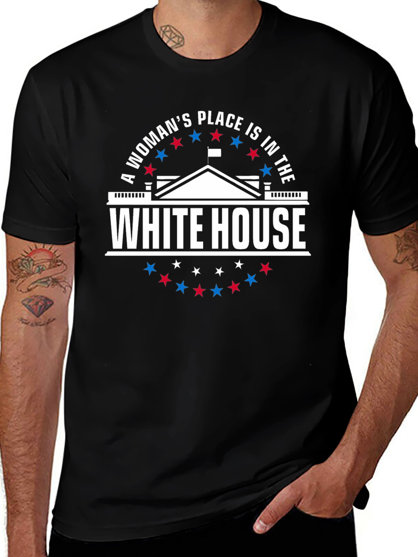 Camiseta con mensaje feminista White House