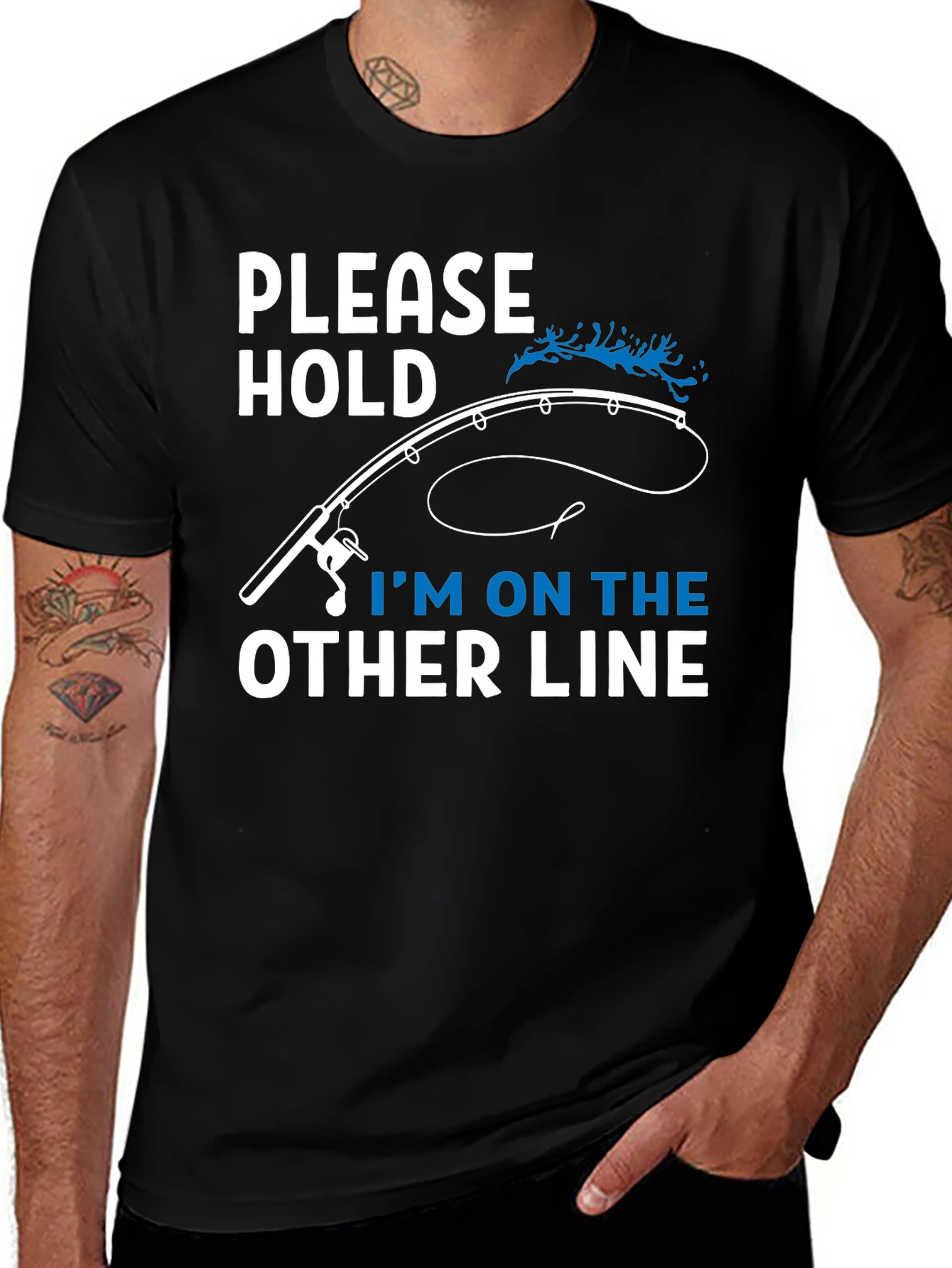 Camiseta de Pesca: Por Favor Espere Estoy en la Otra Línea