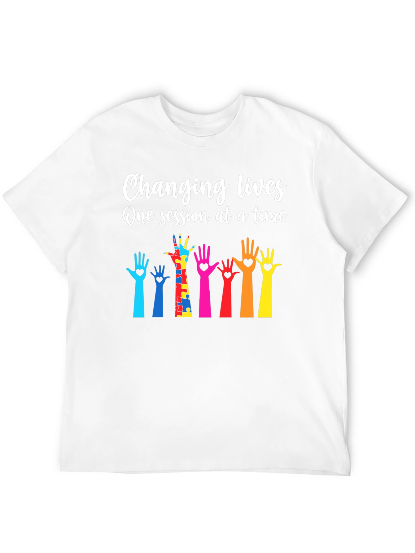 Camiseta con diseño de manos para concienciar sobre el autismo