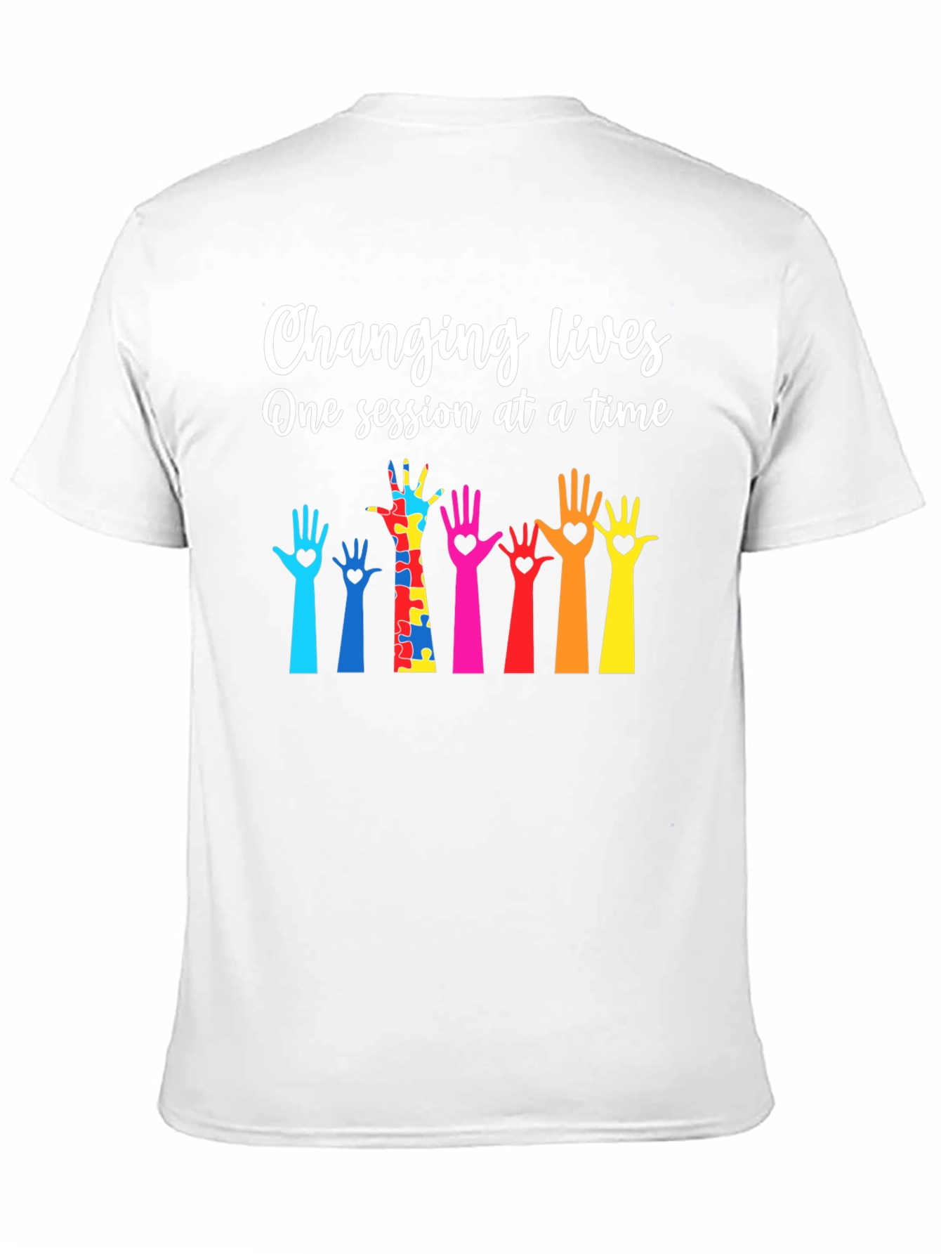 Camiseta con diseño de manos para concienciar sobre el autismo