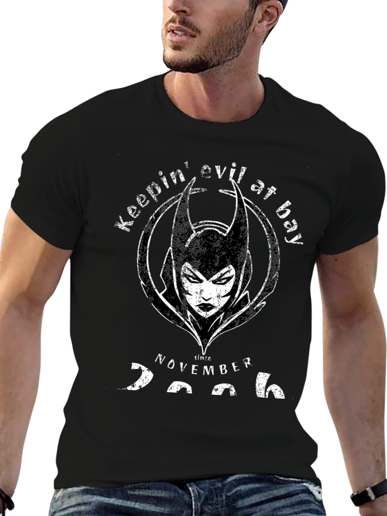 Camiseta Hombre Keepin Evil At Bay